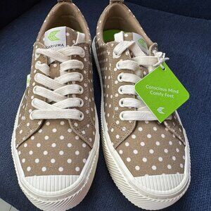 Cariuma NWT Sneakers Polka Dot